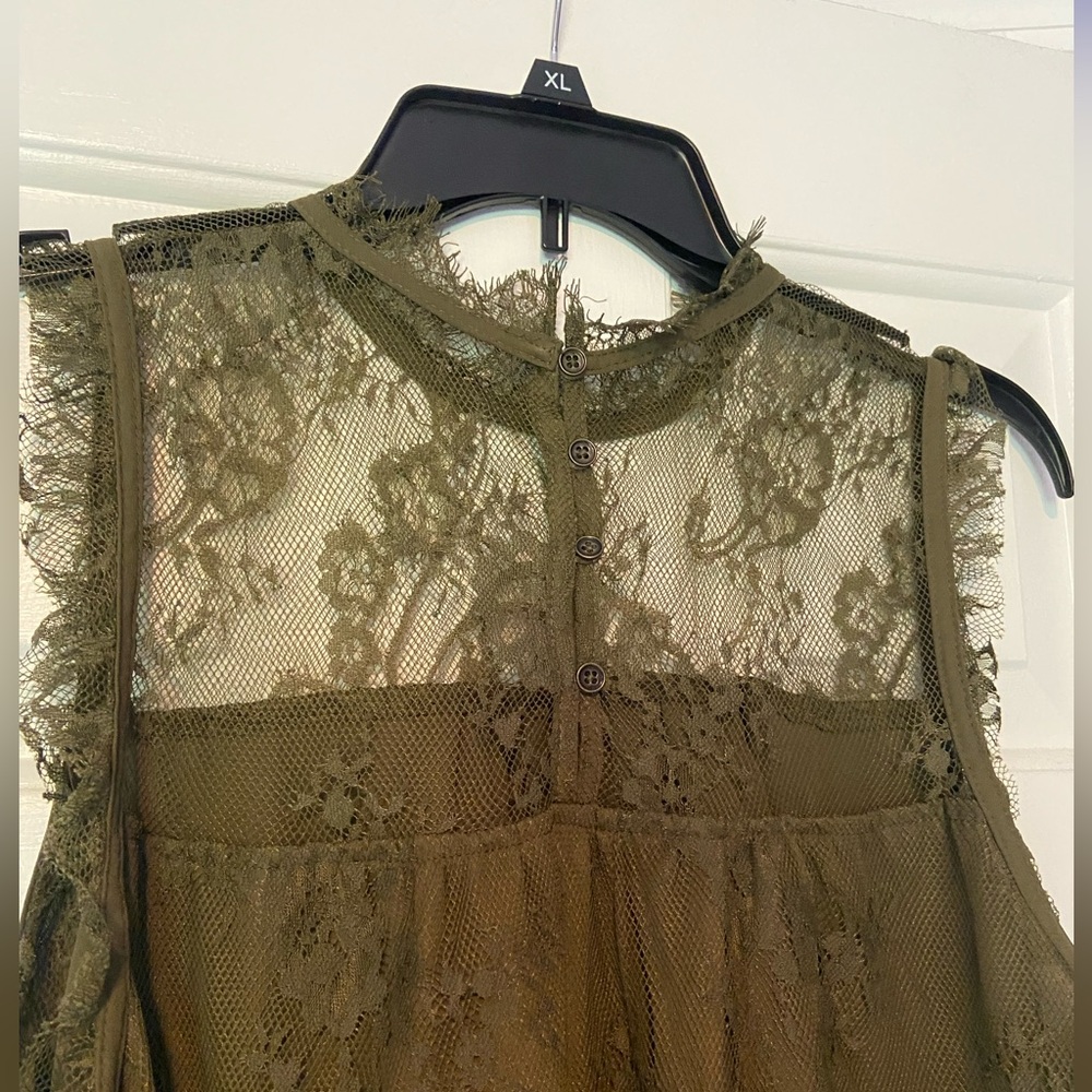 Olive green lace tank top - Picture 3 of 4